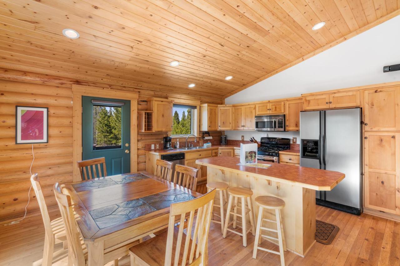 Lazy Fox Cabin West Yellowstone Exterior photo