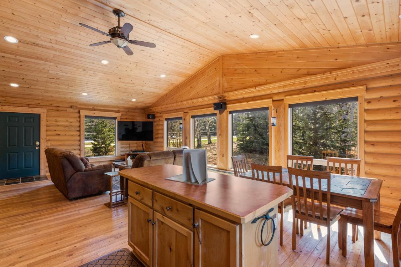 Lazy Fox Cabin West Yellowstone Exterior photo