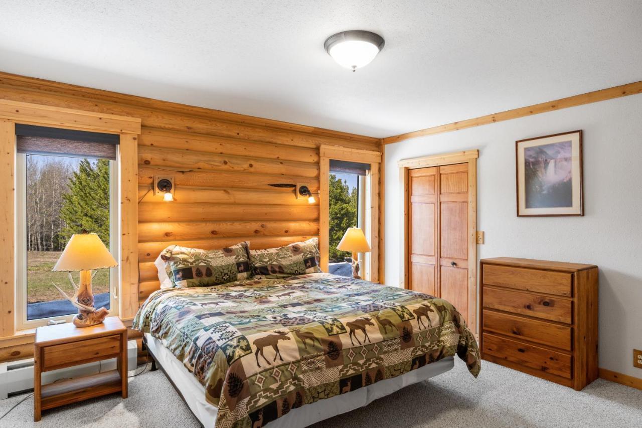 Lazy Fox Cabin West Yellowstone Exterior photo