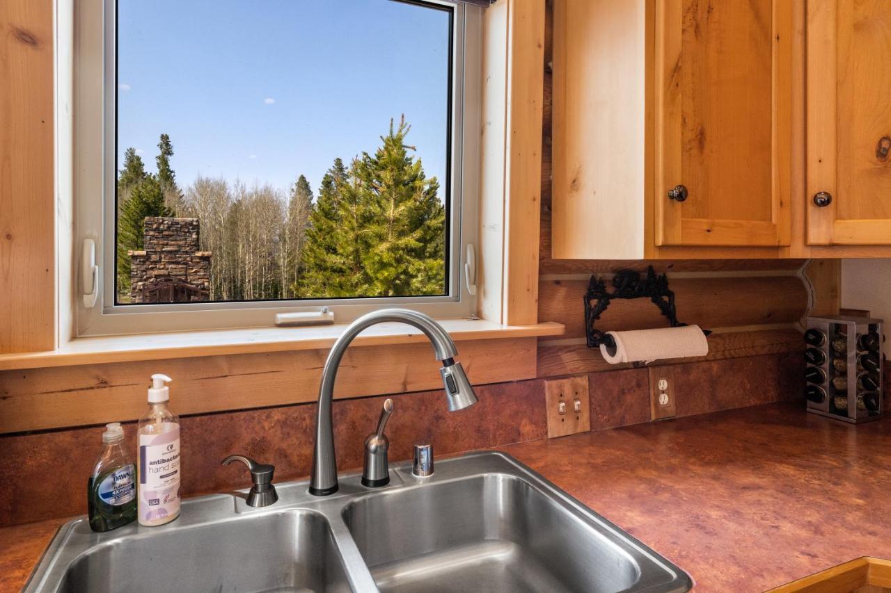 Lazy Fox Cabin West Yellowstone Exterior photo